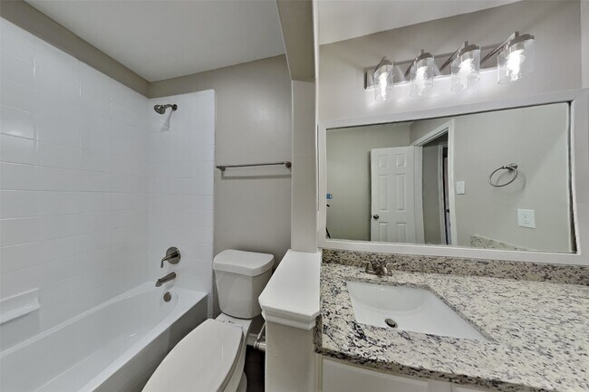 5015 Mossy Bridge Dr in Spring, TX - Foto de edificio - Building Photo