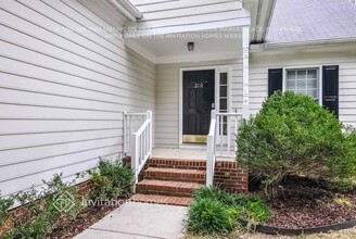 210 Lost Tree Ln in Cary, NC - Building Photo - Building Photo