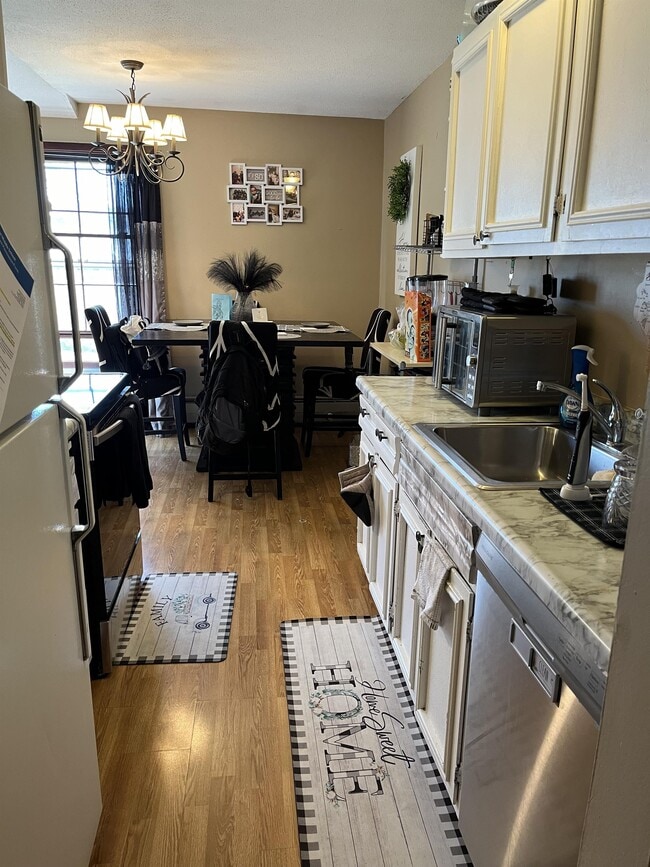 805 Smetana Rd in Hopkins, MN - Building Photo - Building Photo