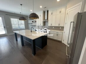 1974 Drew Dr in Atlanta, GA - Building Photo - Building Photo