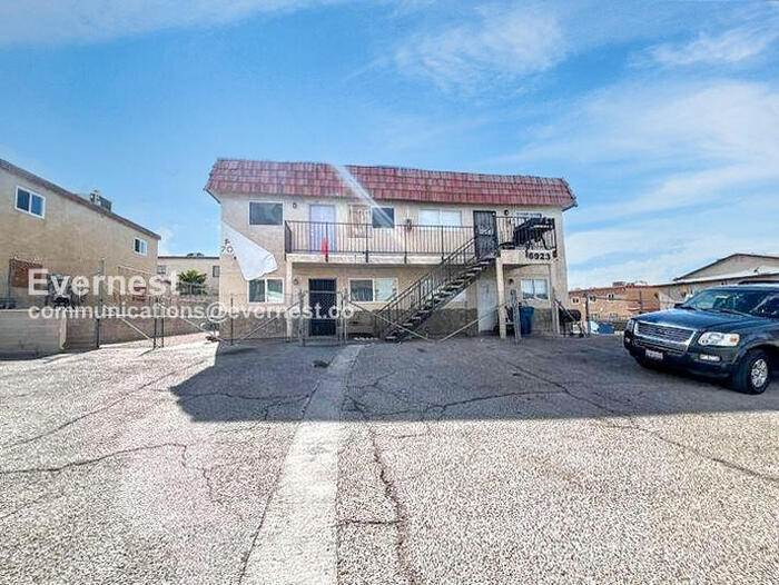 6923 Issac Ave in Las Vegas, NV - Building Photo