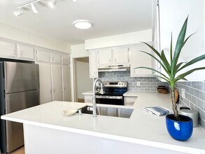 Sherman Oaks Apartments in Sherman Oaks, CA - Building Photo - Building Photo