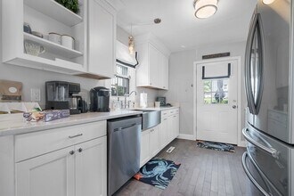 76 S Edgewood Rd in East Lyme, CT - Building Photo - Building Photo