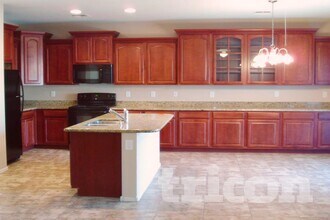 7044 W Branham Ln in Phoenix, AZ - Foto de edificio - Building Photo