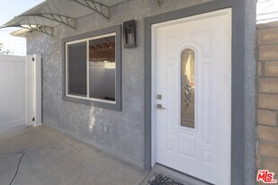 1201 N Niagara St in Burbank, CA - Building Photo