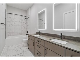 470 Lexington Parkway S in St. Paul, MN - Building Photo