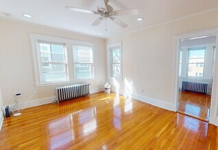 4442 Washington St, Unit 3 in Boston, MA - Building Photo - Building Photo