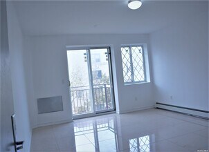 70-38 Broadway-Unit -4B in Queens, NY - Building Photo - Building Photo