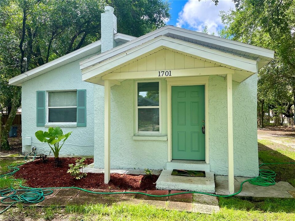 1701 E Louisiana Ave in Tampa, FL - Building Photo