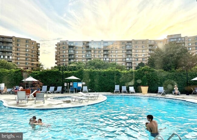 8380 Greensboro Dr in McLean, VA - Building Photo - Building Photo