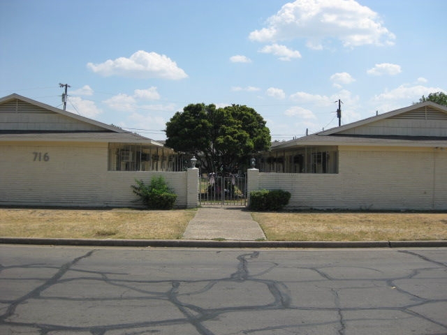 Courtyard Apartments in Waco, TX - Building Photo - Building Photo