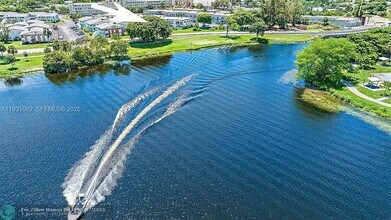 2400 Lake Osborne Dr in Lake Worth Beach, FL - Building Photo - Building Photo