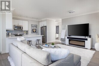 400 Adelaide St E in Toronto, ON - Building Photo - Building Photo