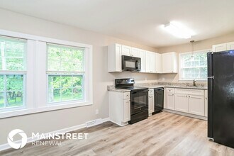 7348 Idlewild Rd, Unit 116 in Charlotte, NC - Building Photo - Building Photo