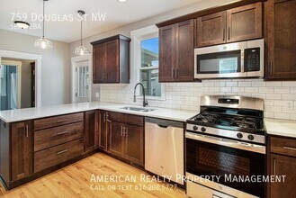 759 Douglas St NW in Grand Rapids, MI - Building Photo - Building Photo