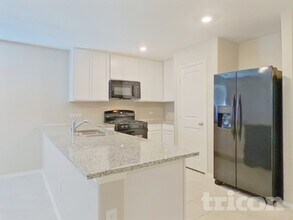 11828 Mancos Trl, Unit 2955 W Lawrence Street, Apt E-05 in Rhome, TX - Foto de edificio - Building Photo