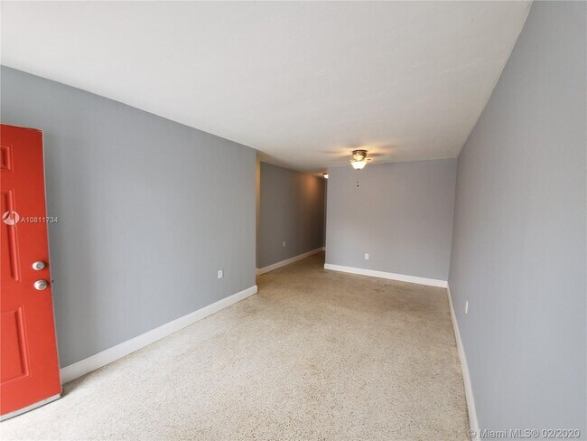 990 SW 4th St-Unit -2 in Miami, FL - Building Photo - Building Photo