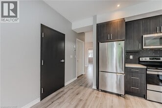 17 Mary St in Kitchener, ON - Building Photo - Building Photo