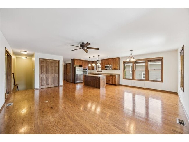 551 Grand Hill in St. Paul, MN - Building Photo - Building Photo
