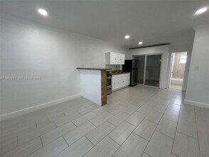 7315 Byron Ave in Miami Beach, FL - Building Photo - Building Photo