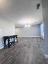 3912 Manorwood Dr in St. Louis, MO - Foto de edificio - Building Photo