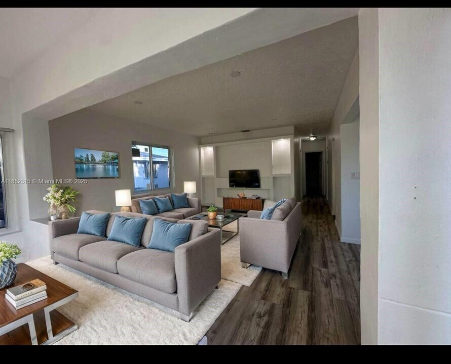 1110 NW 65th St in Miami, FL - Building Photo