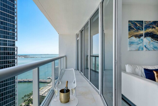 485 Brickell Ave in Miami, FL - Foto de edificio - Building Photo