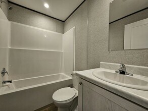 527 Suwanee Dr in North Fort Myers, FL - Building Photo - Building Photo