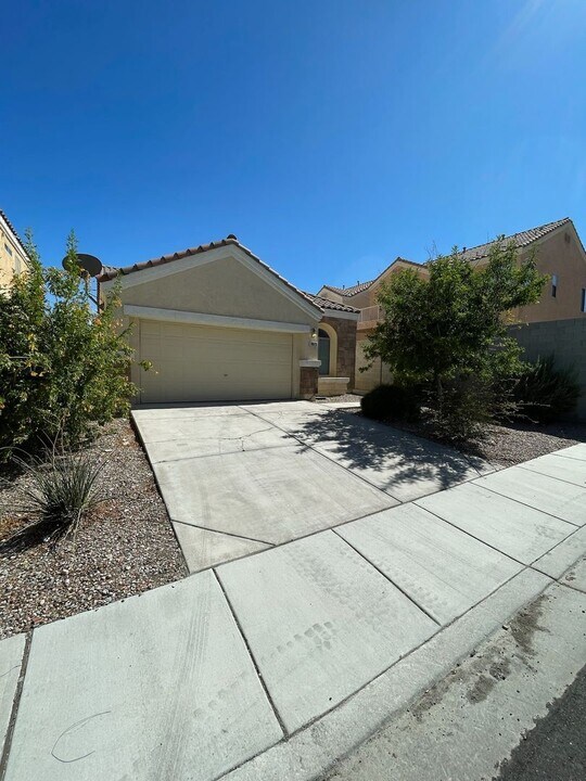 9025 Townbridge Ave in Las Vegas, NV - Building Photo