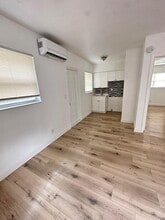 129 SW 5th Ct in Dania Beach, FL - Building Photo - Building Photo