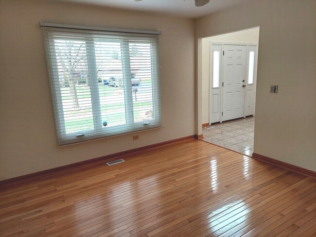 1655 Pathway Dr in Naperville, IL - Building Photo - Building Photo