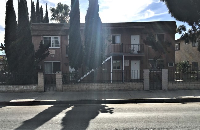 12528 Vanowen St in North Hollywood, CA - Foto de edificio - Other