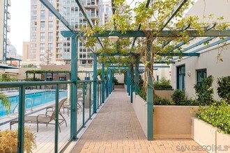 555 Front St, Unit Front St. in San Diego, CA - Building Photo - Building Photo