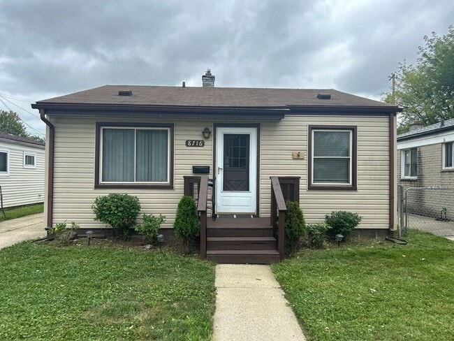 8716 Essex Ave in Warren, MI - Building Photo - Building Photo