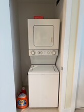 1060 Brickell Ave, Unit 2215 in Miami, FL - Building Photo - Building Photo