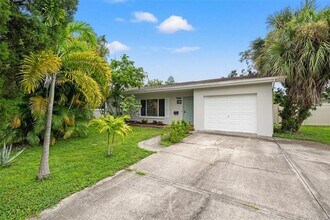 1084 39th Ave NE in St. Petersburg, FL - Building Photo - Building Photo