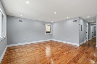 264-52 73rd Ave in Queens, NY - Building Photo - Building Photo