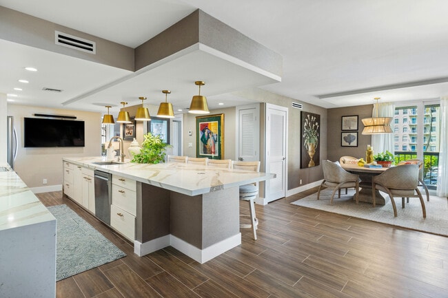 3250 S Ocean Blvd in Palm Beach, FL - Building Photo - Building Photo