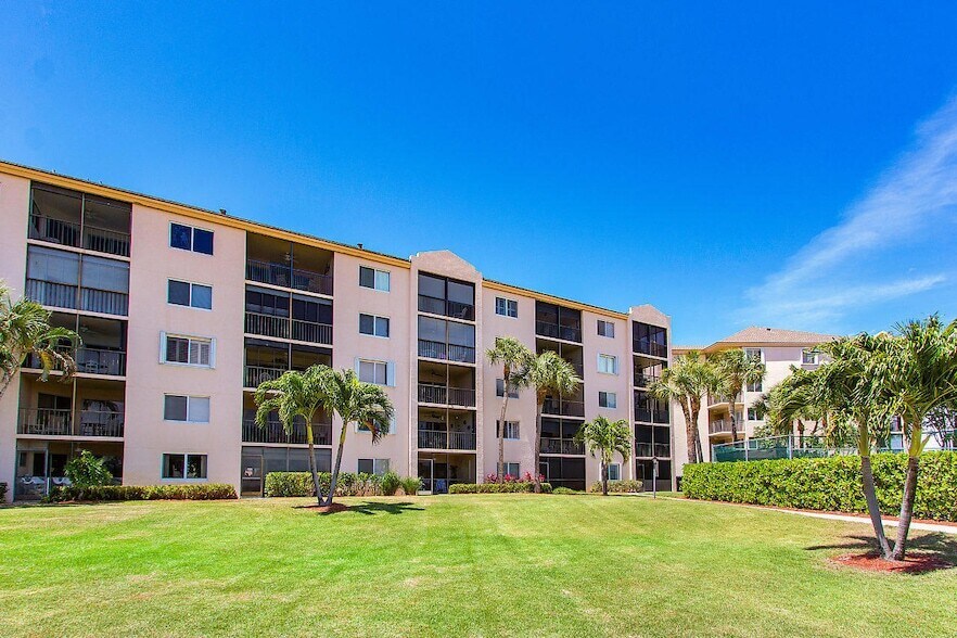 275 Palm Ave, Unit A201 in Jupiter, FL - Foto de edificio