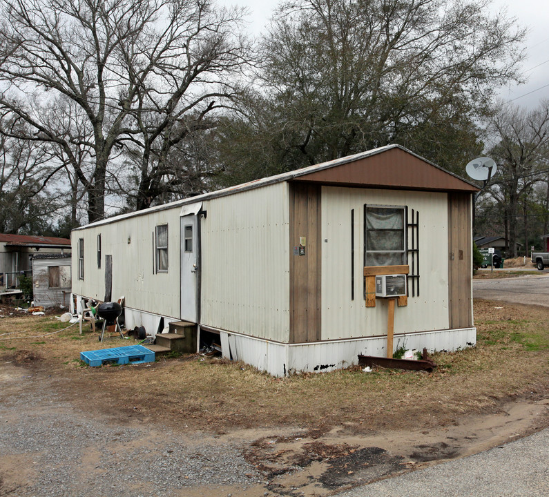 Oakway Park in Semmes, AL - Building Photo