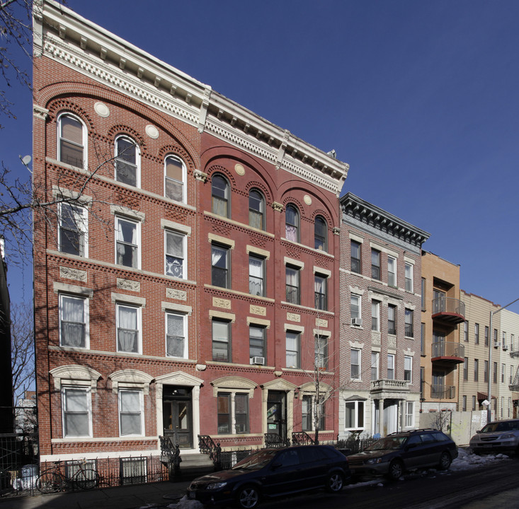 101 Java St in Brooklyn, NY - Building Photo