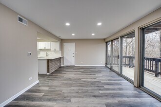 5522 E Lake Dr in Lisle, IL - Building Photo - Building Photo