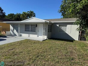 2423 Scott St in Hollywood, FL - Building Photo - Building Photo