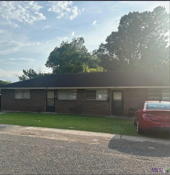 property at 4865 Beechwood Dr