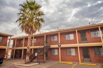 Lakeside Apartments in El Paso, TX - Building Photo - Building Photo