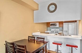 1273 Cranbrook Dr in Schaumburg, IL - Building Photo - Building Photo