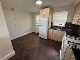 491 Arborway, Unit 19 in Boston, MA - Building Photo