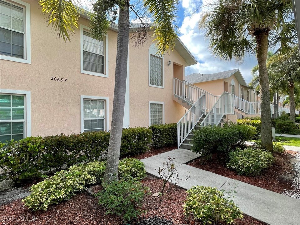 26687 Little John Ct in Bonita Springs, FL - Foto de edificio