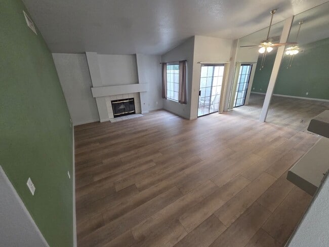 2424 Chatfield Dr in Las Vegas, NV - Building Photo - Building Photo