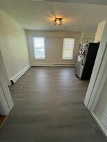 15 Florida Ave, Unit 2 in Cranston, RI - Building Photo